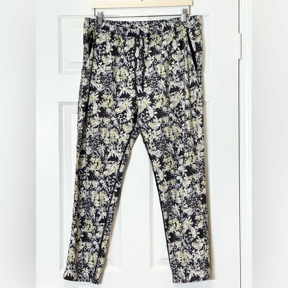 Women’s Lululemon Drawstring Multicolor Floral Da… - image 1